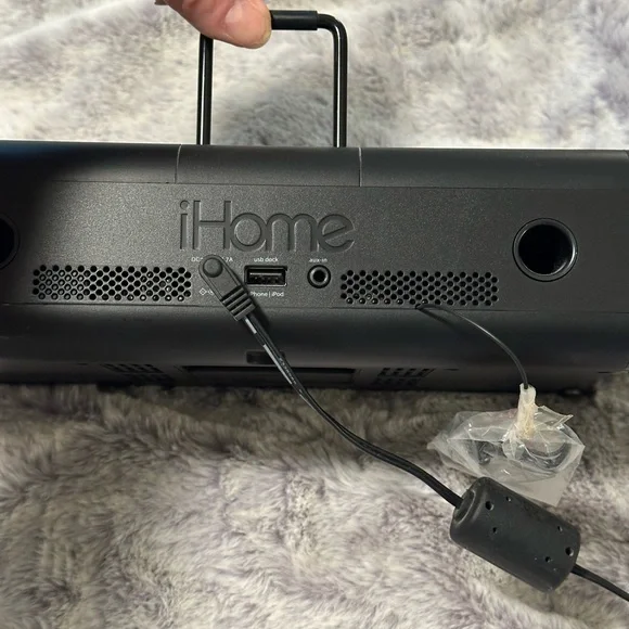 iHome iDL45 Black Stereo Clock Radio with Lightning Dock - Picture 4 of 4